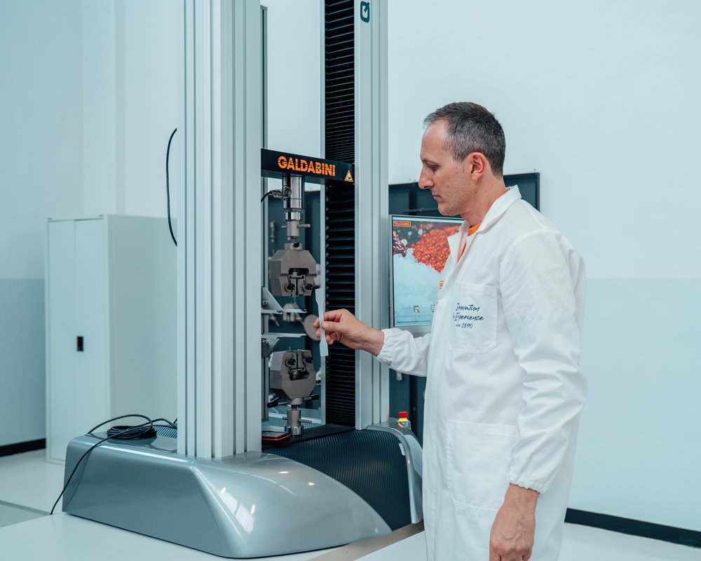 Test machines: what they are, how they work and their applications in industry