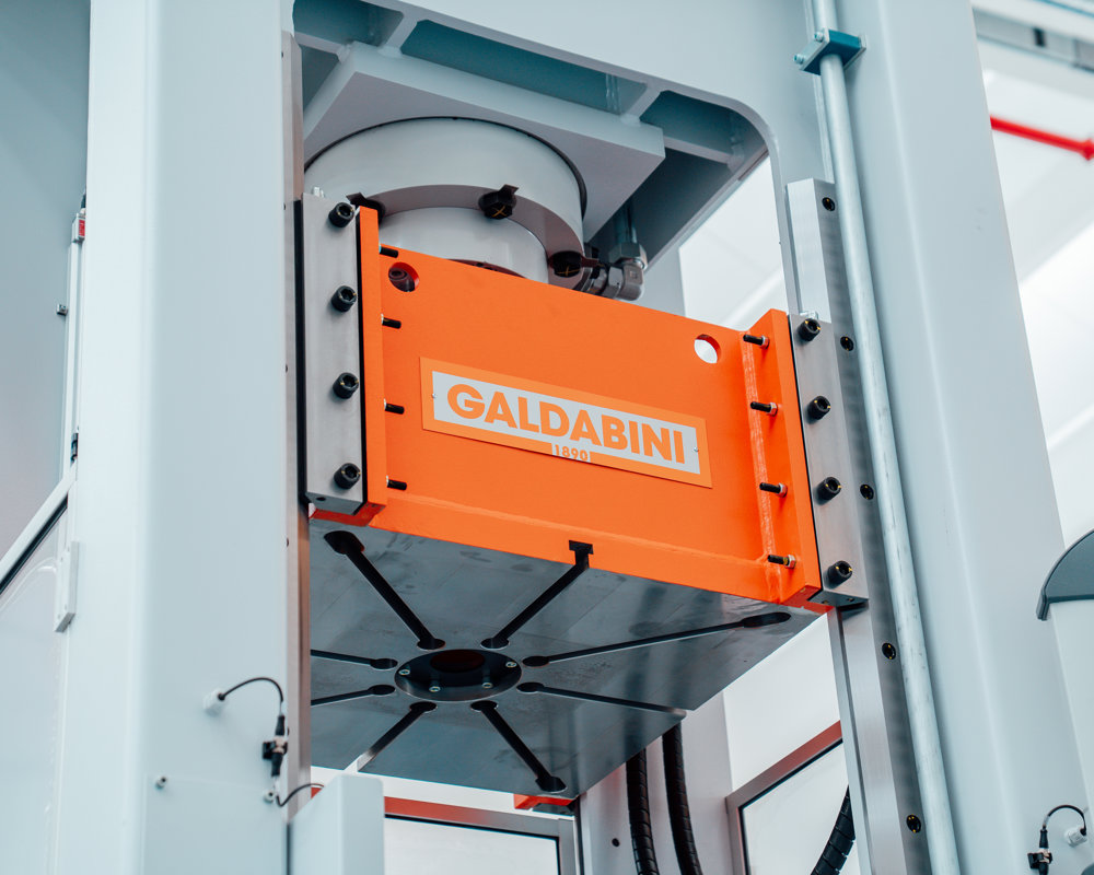 Choosing a hydraulic press: types, applications and selection criteria